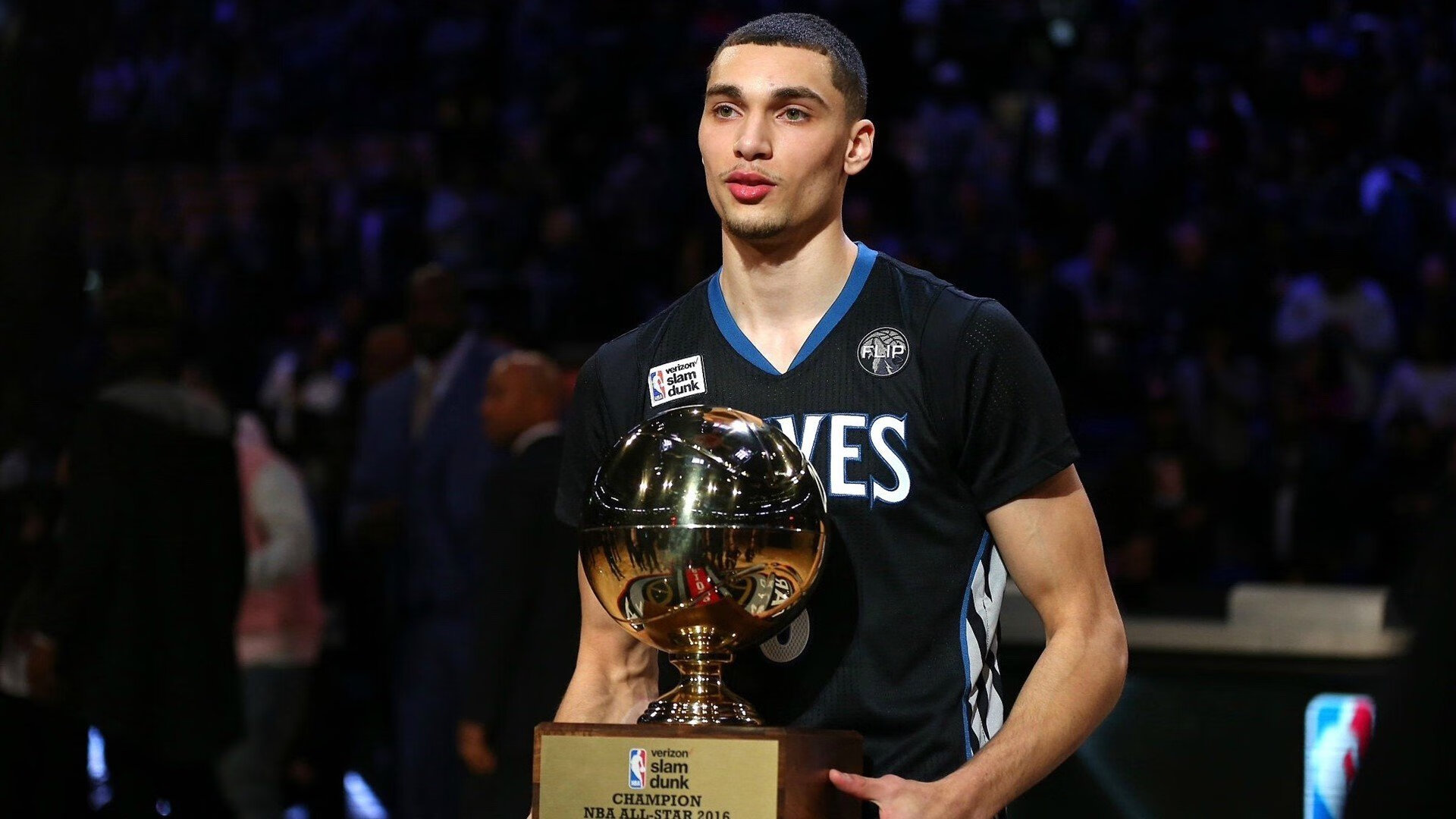 熊猫直播-赛道与球场，当切特在F1街道赛接管比赛，深圳队争冠战击败凯尔特人