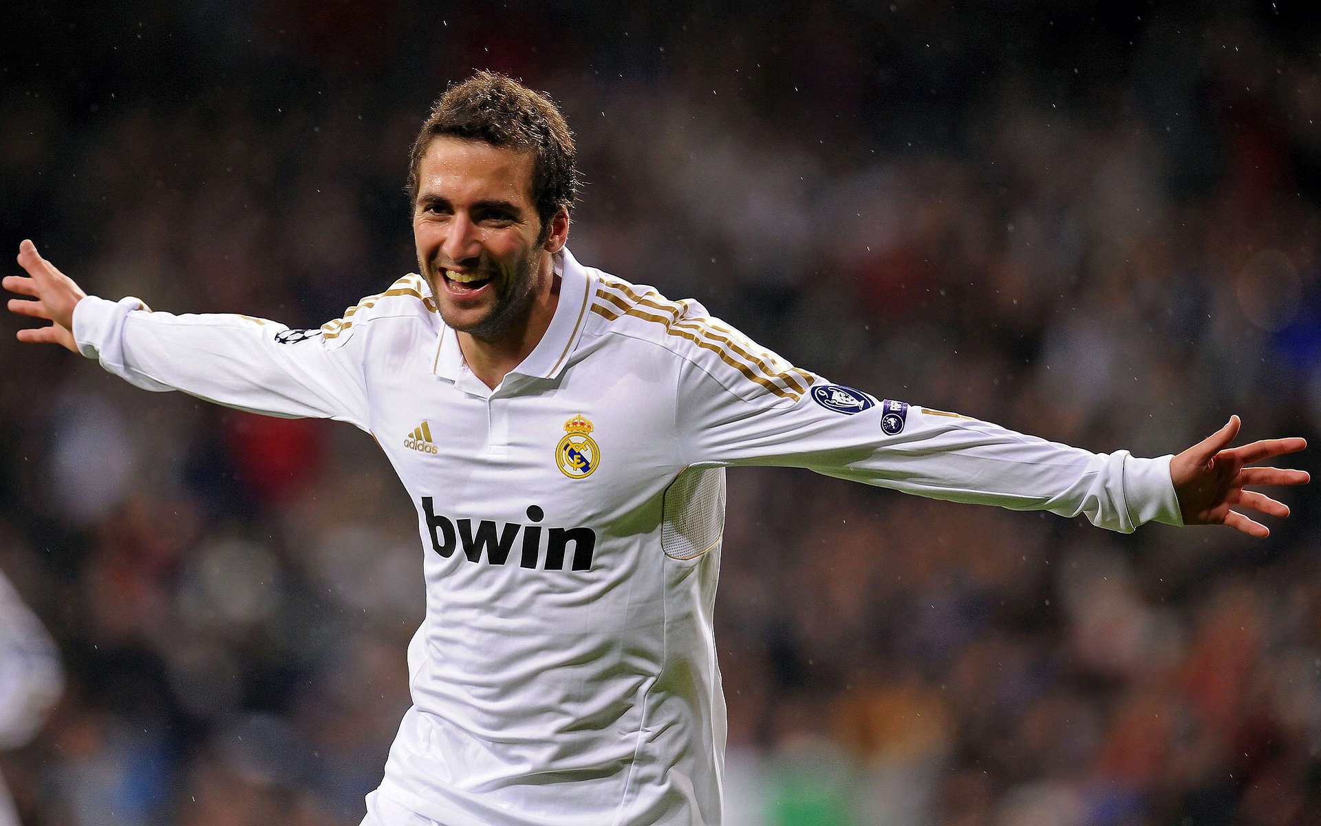 西甲国家德比之夜，阿圭罗主宰比赛走向